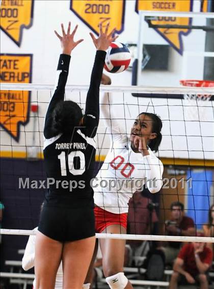 Thumbnail 2 in Torrey Pines vs. Mater Dei (Durango Fall Classic)  photogallery.