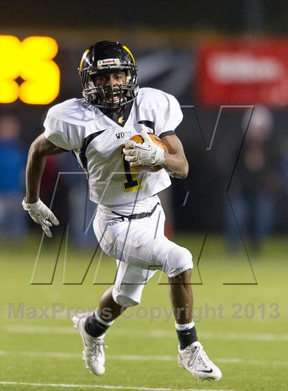 Thumbnail 3 in Bishop McDevitt vs. Archbishop Wood (PIAA Class AAA Final) photogallery.
