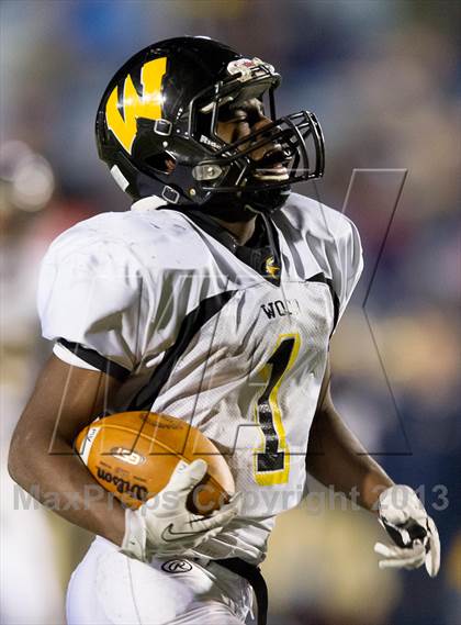 Thumbnail 3 in Bishop McDevitt vs. Archbishop Wood (PIAA Class AAA Final) photogallery.