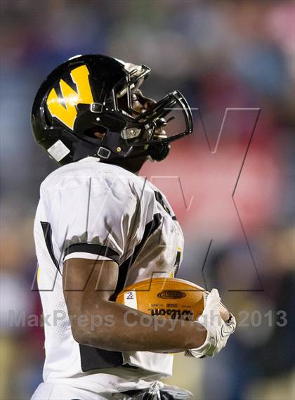 Thumbnail 2 in Bishop McDevitt vs. Archbishop Wood (PIAA Class AAA Final) photogallery.