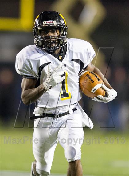 Thumbnail 1 in Bishop McDevitt vs. Archbishop Wood (PIAA Class AAA Final) photogallery.