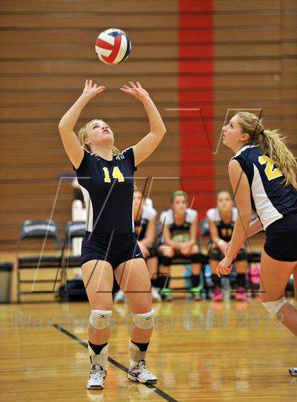 Thumbnail 2 in Pope John Paul II vs. Bethlehem Catholic (PIAA Class AA 1st Round) photogallery.