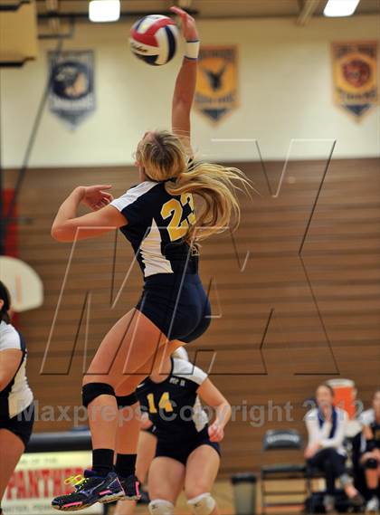 Thumbnail 3 in Pope John Paul II vs. Bethlehem Catholic (PIAA Class AA 1st Round) photogallery.