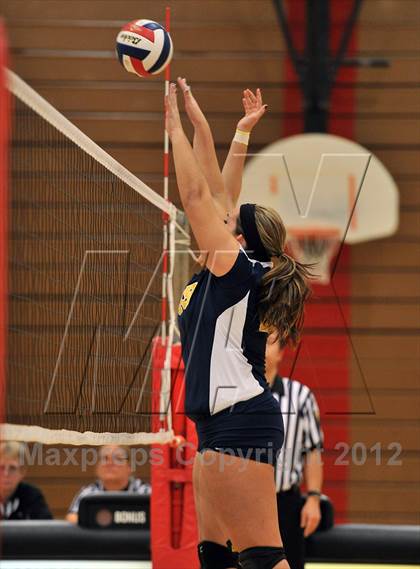 Thumbnail 1 in Pope John Paul II vs. Bethlehem Catholic (PIAA Class AA 1st Round) photogallery.