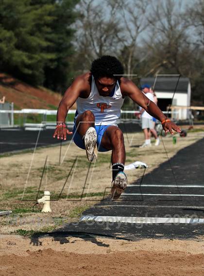Thumbnail 1 in Mountain Press Relays photogallery.