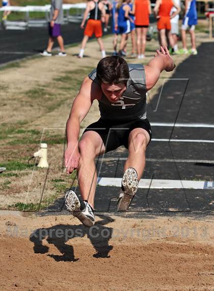 Thumbnail 2 in Mountain Press Relays photogallery.