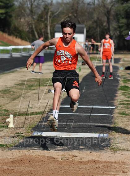 Thumbnail 1 in Mountain Press Relays photogallery.