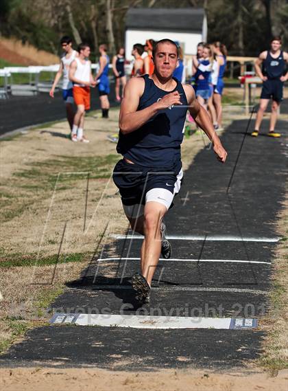 Thumbnail 3 in Mountain Press Relays photogallery.