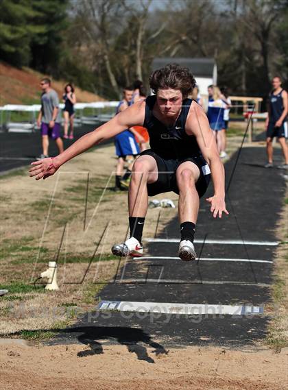 Thumbnail 2 in Mountain Press Relays photogallery.