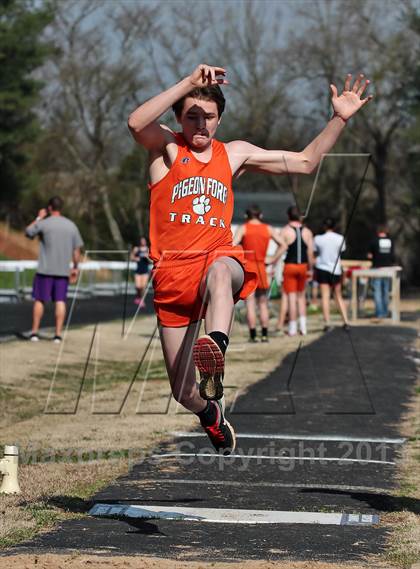 Thumbnail 3 in Mountain Press Relays photogallery.