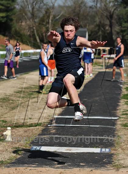 Thumbnail 1 in Mountain Press Relays photogallery.