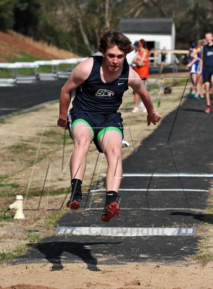 Thumbnail 3 in Mountain Press Relays photogallery.