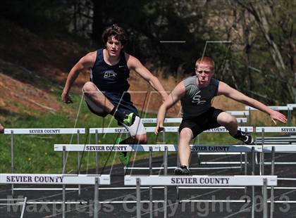 Thumbnail 1 in Mountain Press Relays photogallery.