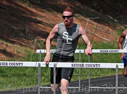 Thumbnail 1 in Mountain Press Relays photogallery.