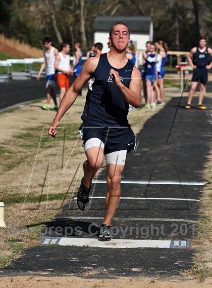 Thumbnail 1 in Mountain Press Relays photogallery.