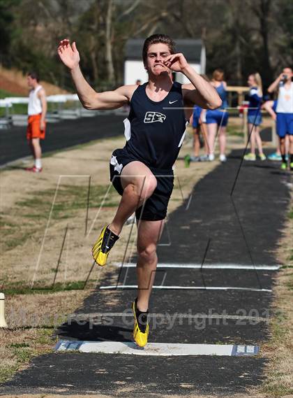 Thumbnail 1 in Mountain Press Relays photogallery.