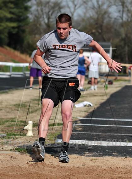Thumbnail 1 in Mountain Press Relays photogallery.