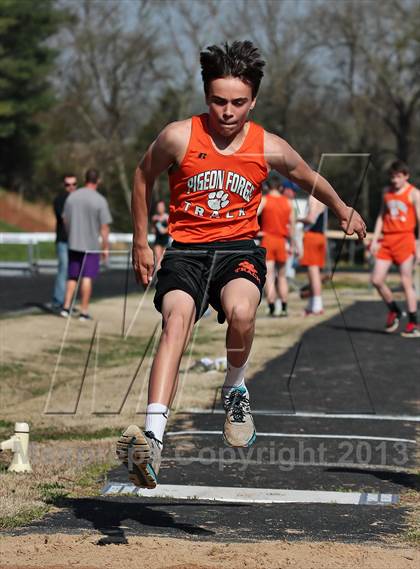 Thumbnail 2 in Mountain Press Relays photogallery.