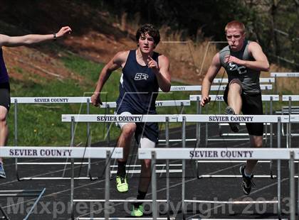 Thumbnail 3 in Mountain Press Relays photogallery.