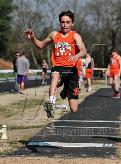 Thumbnail 1 in Mountain Press Relays photogallery.