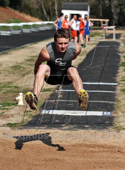 Thumbnail 1 in Mountain Press Relays photogallery.