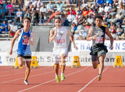 Thumbnail 2 in UIL 1A Boys Track & Field Finals photogallery.