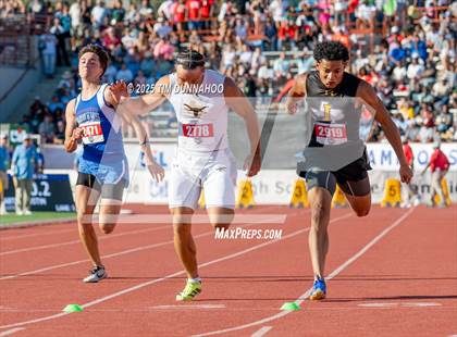 Thumbnail 3 in UIL 1A Boys Track & Field Finals photogallery.