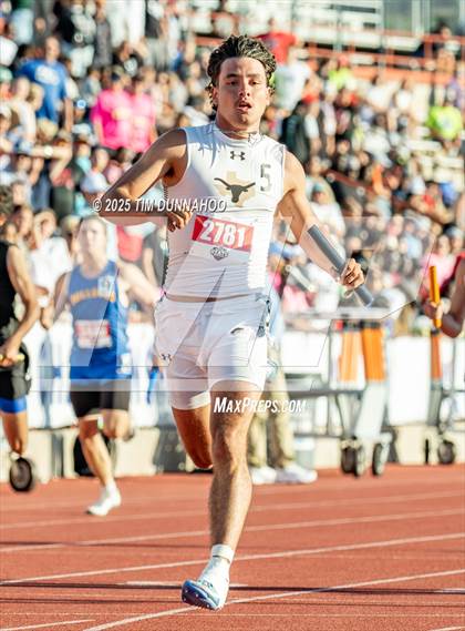 Thumbnail 2 in UIL 1A Boys Track & Field Finals photogallery.