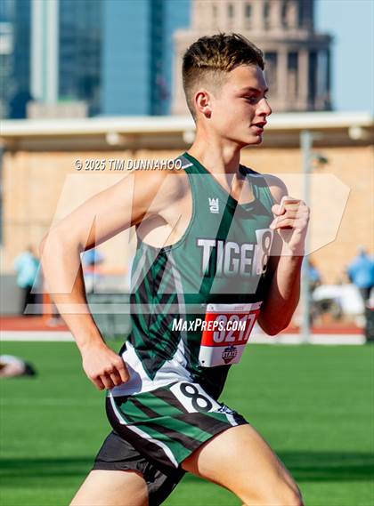 Thumbnail 2 in UIL 1A Boys Track & Field Finals photogallery.