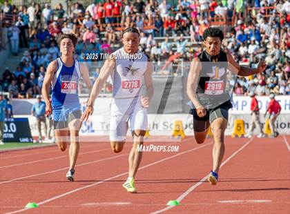 Thumbnail 2 in UIL 1A Boys Track & Field Finals photogallery.