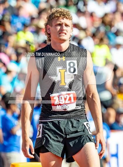 Thumbnail 2 in UIL 1A Boys Track & Field Finals photogallery.