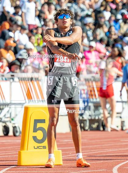 Thumbnail 3 in UIL 1A Boys Track & Field Finals photogallery.