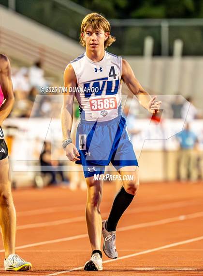 Thumbnail 2 in UIL 1A Boys Track & Field Finals photogallery.
