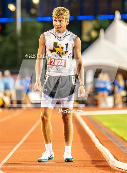 Thumbnail 3 in UIL 1A Boys Track & Field Finals photogallery.
