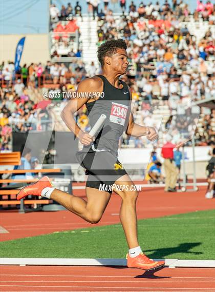 Thumbnail 1 in UIL 1A Boys Track & Field Finals photogallery.