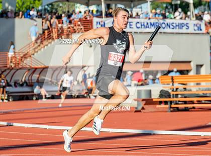 Thumbnail 2 in UIL 1A Boys Track & Field Finals photogallery.