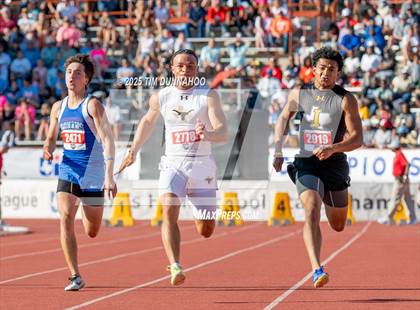 Thumbnail 3 in UIL 1A Boys Track & Field Finals photogallery.