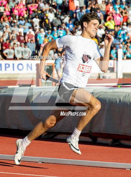 Thumbnail 3 in UIL 1A Boys Track & Field Finals photogallery.