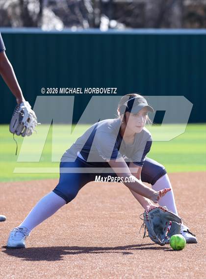 Thumbnail 2 in Melissa @ Guyer photogallery.