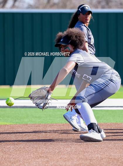Thumbnail 3 in Melissa @ Guyer photogallery.