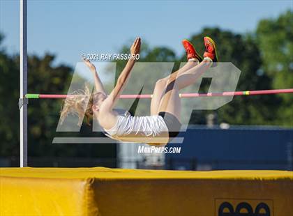 Thumbnail 3 in Section XI Girls Individual Championships photogallery.