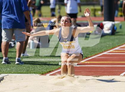 Thumbnail 2 in Section XI Girls Individual Championships photogallery.