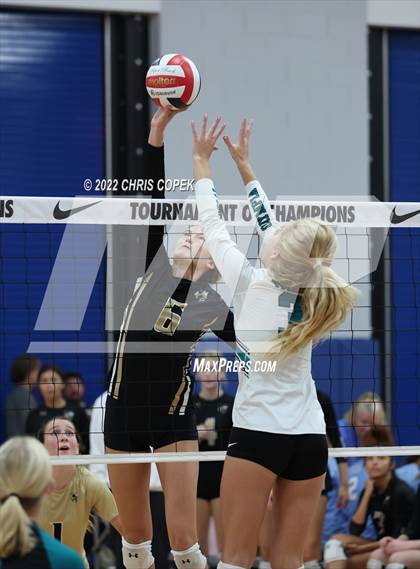 Thumbnail 2 in Olympia vs Bishop Moore (Nike Tournament of Champions) photogallery.