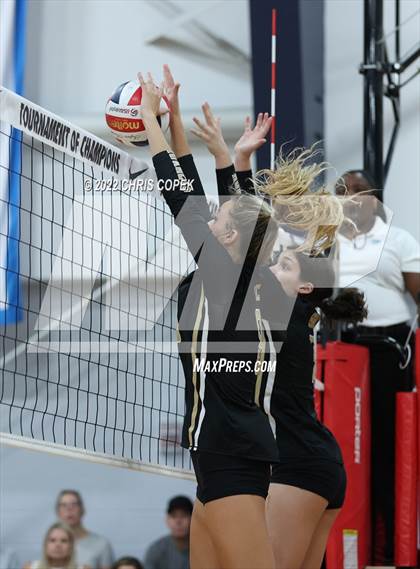 Thumbnail 1 in Olympia vs Bishop Moore (Nike Tournament of Champions) photogallery.