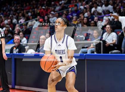 Thumbnail 3 in Pickerington Central vs. Princeton (OHSAA Div 1 Final) photogallery.