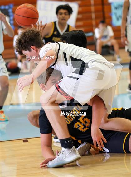 Thumbnail 1 in Foothill @ Villa Park photogallery.