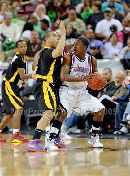 Thumbnail 1 in Bishop Montgomery vs. Salesian (CIF State D4 Final) photogallery.