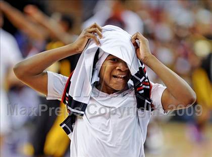 Thumbnail 3 in Bishop Montgomery vs. Salesian (CIF State D4 Final) photogallery.