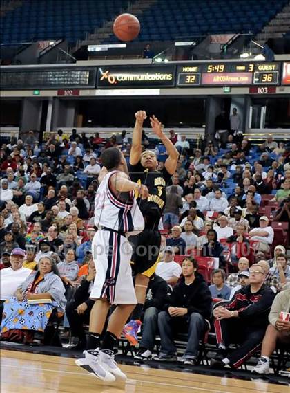Thumbnail 3 in Bishop Montgomery vs. Salesian (CIF State D4 Final) photogallery.