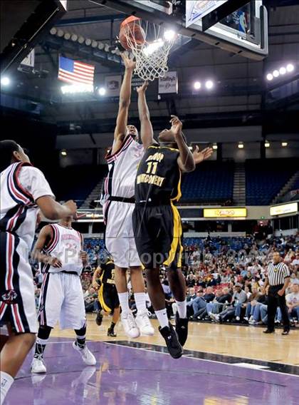 Thumbnail 2 in Bishop Montgomery vs. Salesian (CIF State D4 Final) photogallery.